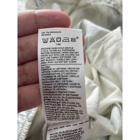 Athleta Plus Sz 22 Floral Tropical Athleisure Shorts Stretch White Green Casual - Picture 7 of 7